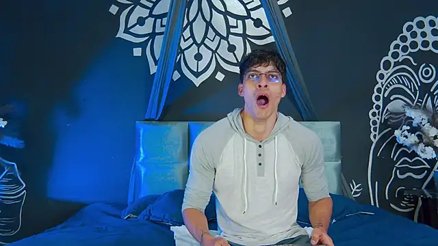 Snapshot of AlessioVitale chatting on January 6, 12:09 pm AlessioVitale online show from January 6, 12:09 pm