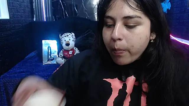 Snapshot of lehia_285 chatting on June 3, 1:14 pm lehia 285 online show from June 3, 1:14 pm