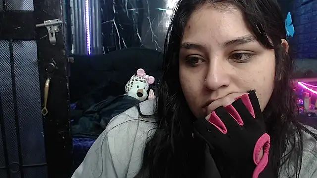 Snapshot of lehia_285 chatting on July 6, 2:03 pm lehia 285 online show from July 6, 2:03 pm