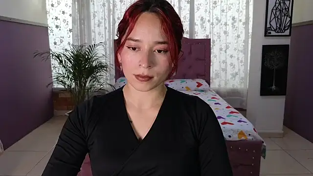 Snapshot of alaia_skater chatting on December 15, 8:02 pm alaia skater online show from December 15, 8:02 pm