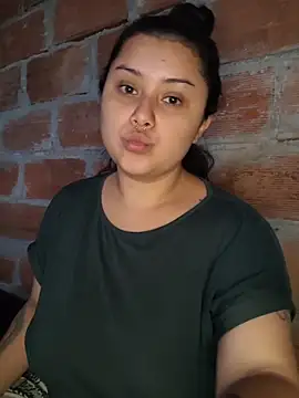 CurvyNoir online show from December 15, 2:43 pm