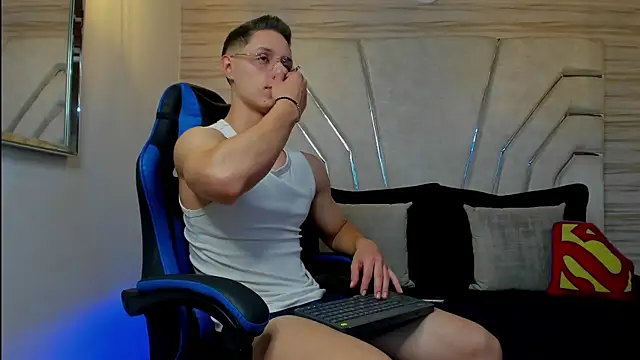 MAXTHOMSON online show from February 13, 7:04 am