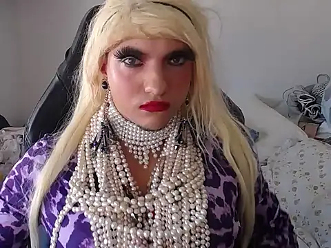 VanesaCrossic online show from February 27, 10:15 am