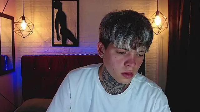 frankboyx online show from November 19, 8:20 pm