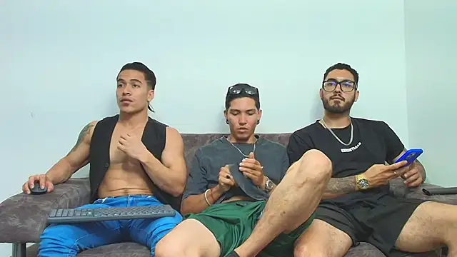 thebadboys05 online show from December 18, 3:56 am