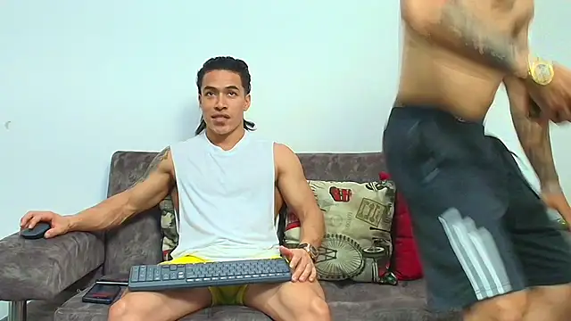 thebadboys05 online show from May 2, 4:28 am