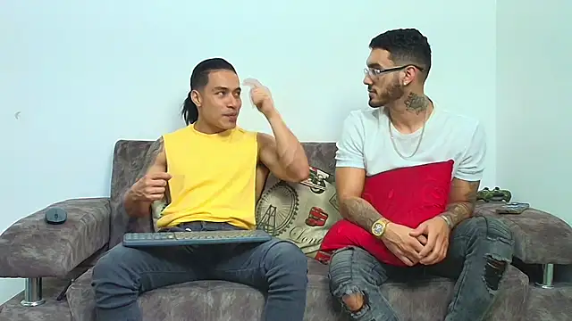 Snapshot of thebadboys05 chatting on June 1, 3:41 am thebadboys05 online show from June 1, 3:41 am
