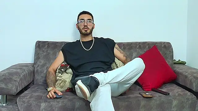 Snapshot of thebadboys05 chatting on July 19, 3:10 am thebadboys05 online show from July 19, 3:10 am
