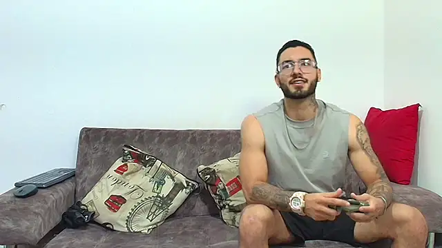 Snapshot of thebadboys05 chatting on August 1, 8:30 pm thebadboys05 online show from August 1, 8:30 pm