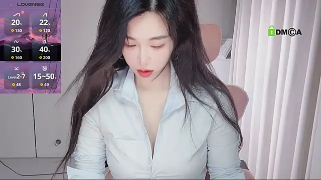Snapshot of YunShan-33 chatting on June 1, 4:25 am YunShan-33 online show from June 1, 4:25 am