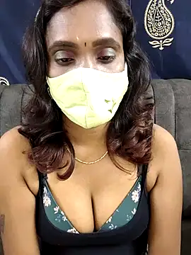 Snapshot of Queen-dhivya chatting on January 5, 5:49 pm Queen-dhivya online show from January 5, 5:49 pm