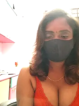 Snapshot of Queen-dhivya chatting on January 15, 8:56 pm Queen-dhivya online show from January 15, 8:56 pm