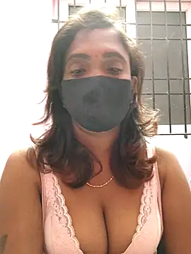 Snapshot of Queen-dhivya chatting on January 16, 5:39 pm Queen-dhivya online show from January 16, 5:39 pm