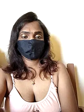 Snapshot of Queen-dhivya chatting on February 5, 3:33 am Queen-dhivya online show from February 5, 3:33 am