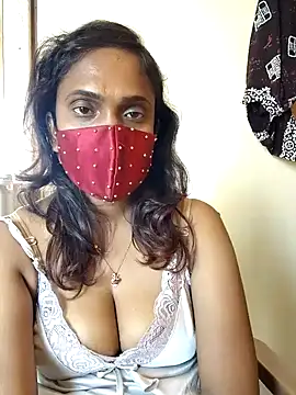 Snapshot of Queen-dhivya chatting on March 1, 5:20 am Queen-dhivya online show from March 1, 5:20 am