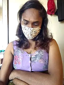 Snapshot of Queen-dhivya chatting on March 6, 7:05 am Queen-dhivya online show from March 6, 7:05 am