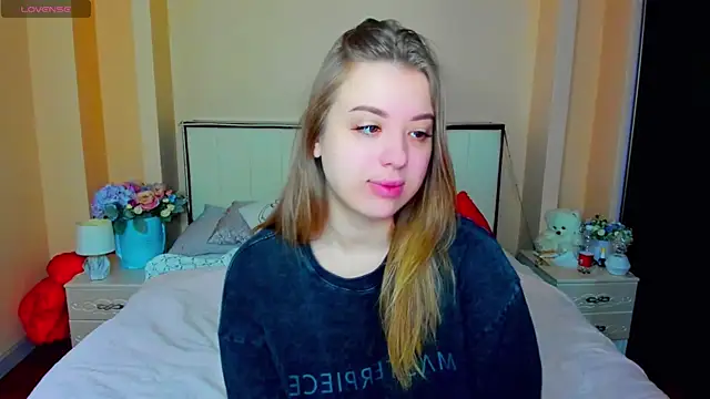 Snapshot of AlexissMmm chatting on November 9, 5:17 am AlexissMmm online show from November 9, 5:17 am