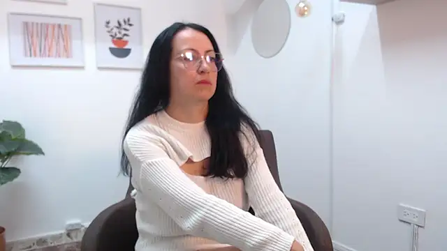 Snapshot of Lauryn_Jones chatting on November 19, 2:39 pm Lauryn Jones online show from November 19, 2:39 pm