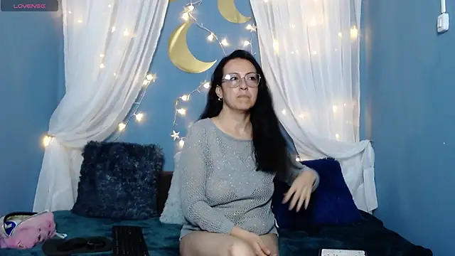 Snapshot of Lauryn_Jones chatting on November 21, 3:00 pm Lauryn Jones online show from November 21, 3:00 pm