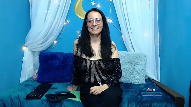 Snapshot of Lauryn_Jones chatting on November 27, 3:25 pm Lauryn Jones online show from November 27, 3:25 pm