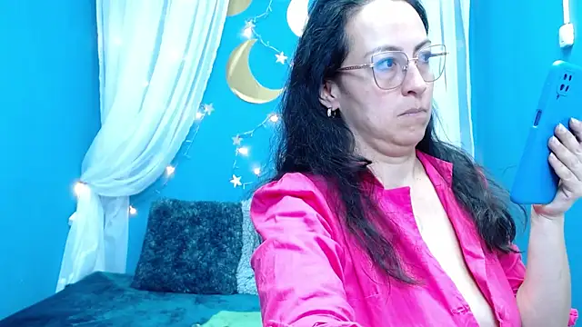 Snapshot of Lauryn_Jones chatting on December 2, 3:18 pm Lauryn Jones online show from December 2, 3:18 pm