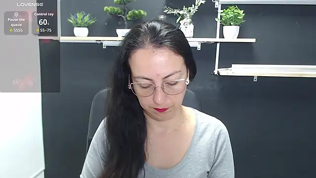Lauryn Jones online show from April 27, 5:33 pm
