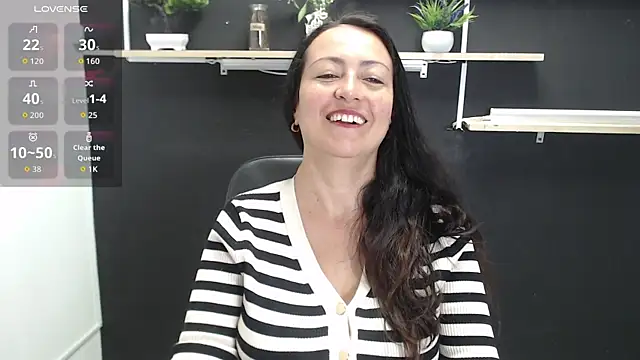 Snapshot of Lauryn_Jones chatting on May 12, 5:21 pm Lauryn Jones online show from May 12, 5:21 pm