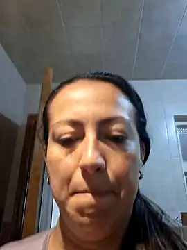 Snapshot of Lauryn_Jones chatting on June 2, 5:48 pm Lauryn Jones online show from June 2, 5:48 pm