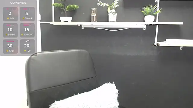 Snapshot of Lauryn_Jones chatting on June 6, 5:17 pm Lauryn Jones online show from June 6, 5:17 pm