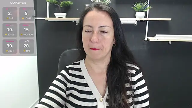 Snapshot of Lauryn_Jones chatting on June 11, 6:39 pm Lauryn Jones online show from June 11, 6:39 pm