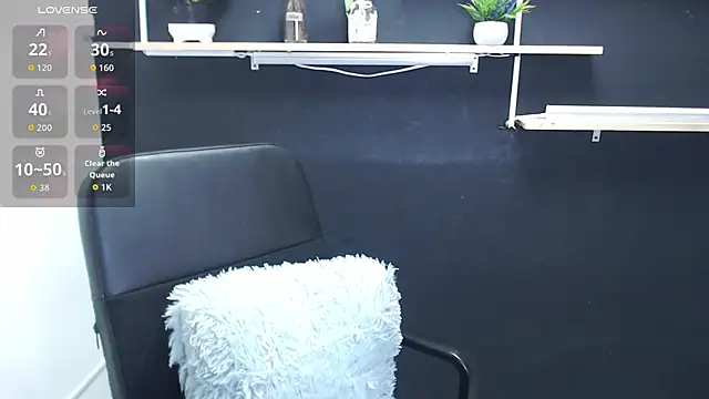 Snapshot of Lauryn_Jones chatting on June 13, 4:38 pm Lauryn Jones online show from June 13, 4:38 pm