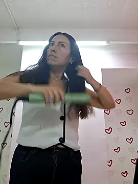 Snapshot of Lauryn_Jones chatting on June 19, 5:39 pm Lauryn Jones online show from June 19, 5:39 pm