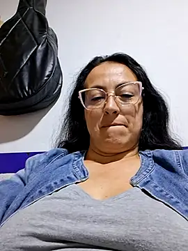 Lauryn Jones online show from July 1, 4:03 am