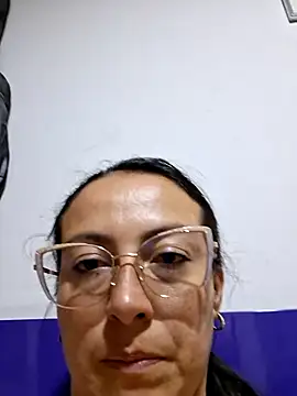 Lauryn Jones online show from July 5, 2:18 am