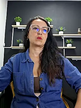 Lauryn Jones online show from July 10, 5:48 pm