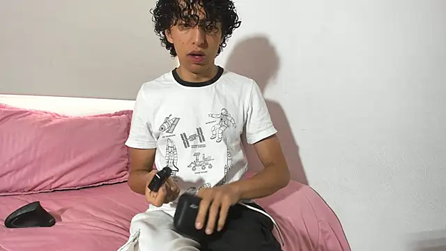 Snapshot of saint_dark chatting on December 1, 1:16 pm saint dark online show from December 1, 1:16 pm