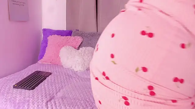 alanaa gomezz online show from December 1, 6:57 pm