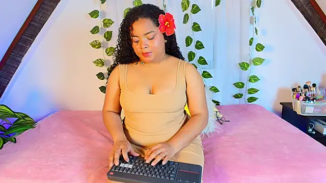 Snapshot of alanaa_gomezz chatting on May 29, 6:39 pm alanaa gomezz online show from May 29, 6:39 pm