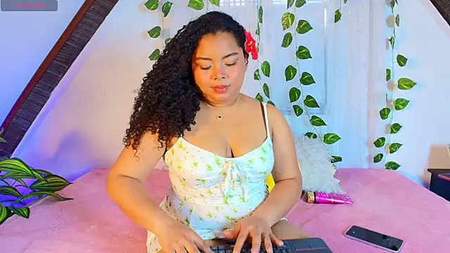 Snapshot of alanaa_gomezz chatting on June 1, 6:53 pm alanaa gomezz online show from June 1, 6:53 pm