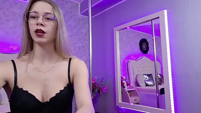 GracieCute online show from November 25, 4:56 am