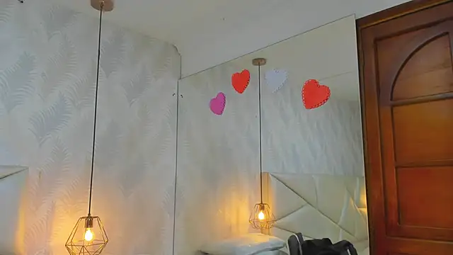 laurettedela rouse online show from November 20, 10:37 am