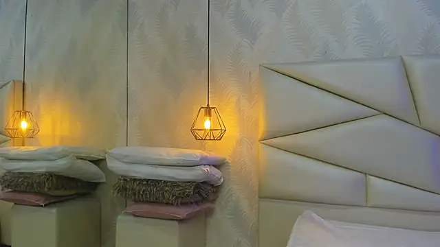 laurettedela rouse online show from December 5, 10:02 am