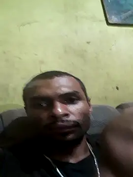 Snapshot of m-a-g-n-a-t-a chatting on May 6, 11:21 pm m-a-g-n-a-t-a online show from May 6, 11:21 pm