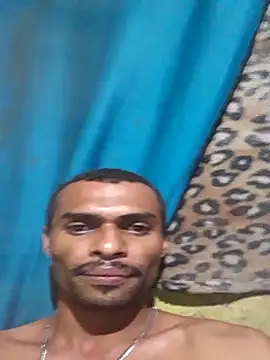 Snapshot of m-a-g-n-a-t-a chatting on May 13, 5:05 am m-a-g-n-a-t-a online show from May 13, 5:05 am
