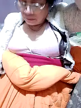 small-house123 online show from November 28, 10:12 pm