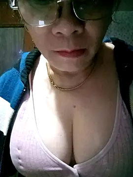 small-house123 online show from February 18, 10:17 pm