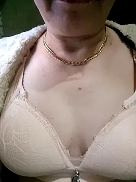 small-house123 online show from March 15, 11:44 pm