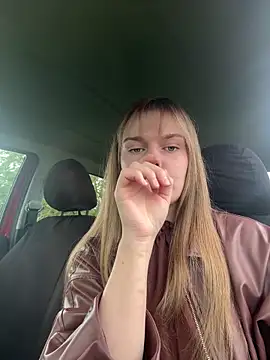Snapshot of LisaFreierxx chatting on May 5, 2:14 pm LisaFreierxx online show from May 5, 2:14 pm