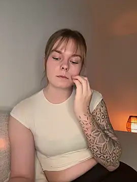 Snapshot of LisaFreierxx chatting on May 19, 6:14 pm LisaFreierxx online show from May 19, 6:14 pm