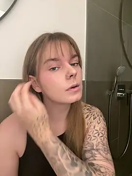Snapshot of LisaFreierxx chatting on July 8, 10:42 am LisaFreierxx online show from July 8, 10:42 am
